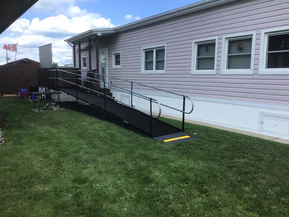 Long accessibility ramp along a home